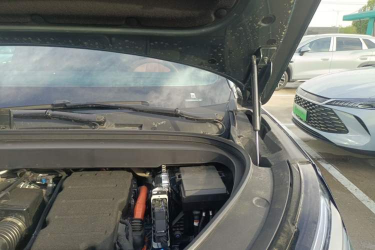 Used BYD Tang L 2025 DM 200KM Four-Wheel Drive LiDAR Flagship Model Engine Bay Left