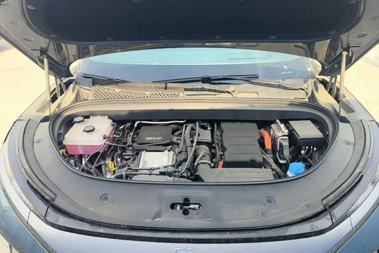 Used BYD Tang L 2025 DM 175KM Drone Player Edition Engine Bay