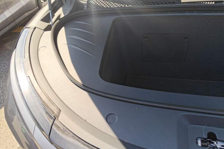Used BYD Tang L 2025 EV 600KM All-Wheel-Drive LiDAR Flagship Model Engine Bay Right