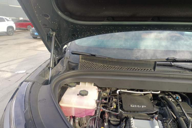 Used BYD Tang L 2025 DM 200KM Four-Wheel Drive LiDAR Flagship Model Engine Bay Right