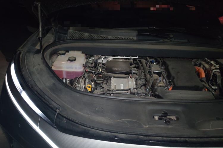 Used BYD Tang L 2025 DM 200KM Four-Wheel Drive LiDAR Flagship Model Engine Bay Right