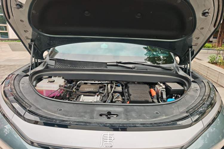 Used BYD Tang L 2025 DM 215KM LiDAR Flagship Model Engine Bay
