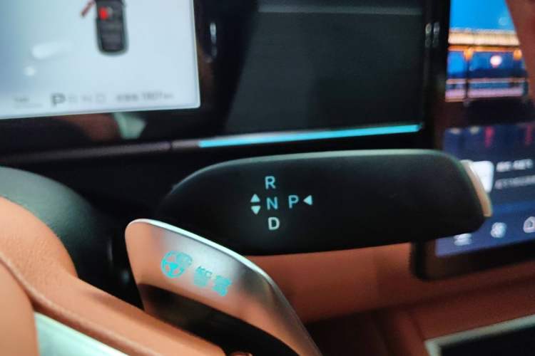 Used BYD Tang L 2025 DM 175KM Drone Player Edition Gear Lever