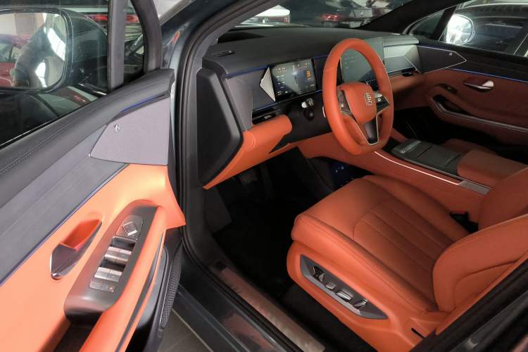 Used BYD Tang L 2025 DM 175KM Drone Player Edition Interior 3