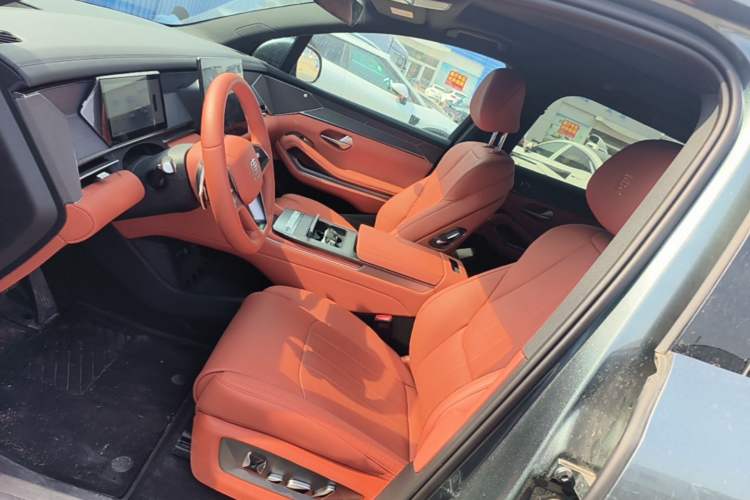 Used BYD Tang L 2025 DM 175KM Drone Player Edition Left Front Seat
