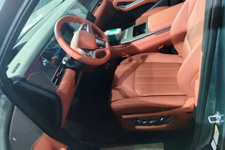 Used BYD Tang L 2025 DM 175KM Drone Player Edition Left Front Seat