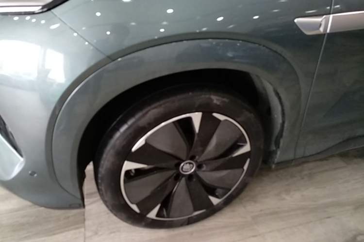 Used BYD Tang L 2025 DM 175KM Drone Player Edition Left Front Wheel Hub