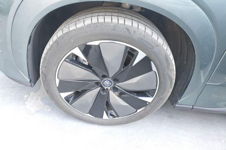 Used BYD Tang L 2025 DM 175KM Drone Player Edition Left Front Wheel Hub