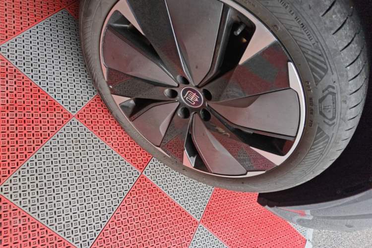 Used BYD Tang L 2025 EV 600KM All-Wheel-Drive LiDAR Flagship Model Right Front Wheel Hub