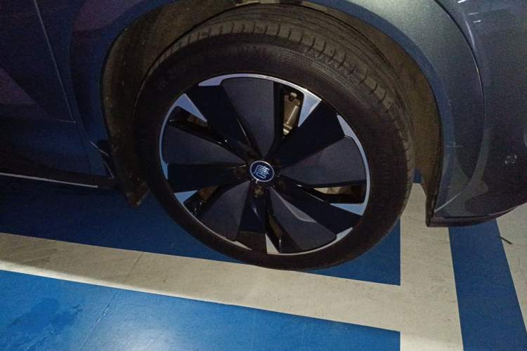 Used BYD Tang L 2025 EV 600KM All-Wheel-Drive LiDAR Flagship Model Right Front Wheel Hub