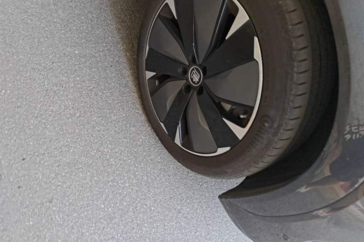 Used BYD Tang L 2025 EV 600KM All-Wheel-Drive LiDAR Flagship Model Right Front Wheel Hub