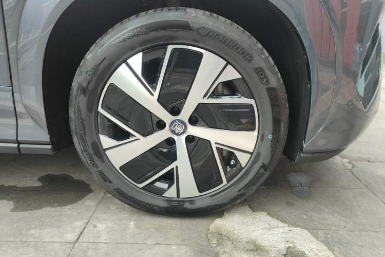 Used BYD Tang L 2025 DM 200KM Four-Wheel Drive LiDAR Flagship Model Right Front Wheel Hub