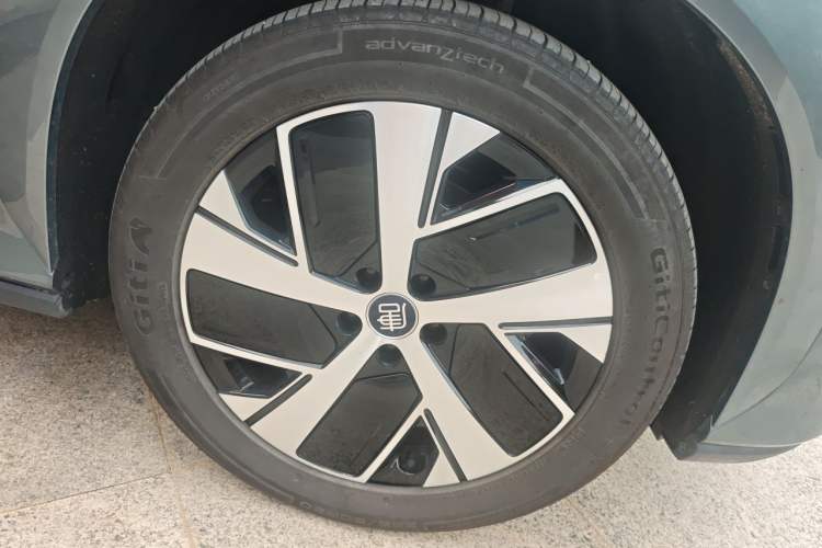 Used BYD Tang L 2025 DM 215KM LiDAR Flagship Model Right Front Wheel Hub