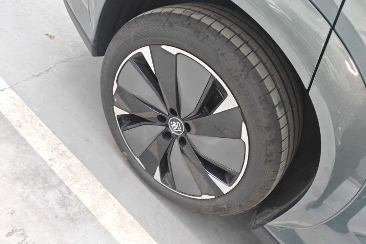 Used BYD Tang L 2025 DM 175KM Drone Player Edition Right Rear Wheel Hub