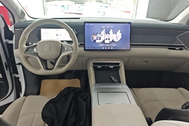 Used BYD Tang L 2025 EV 670KM LiDAR Flagship Version Center Console