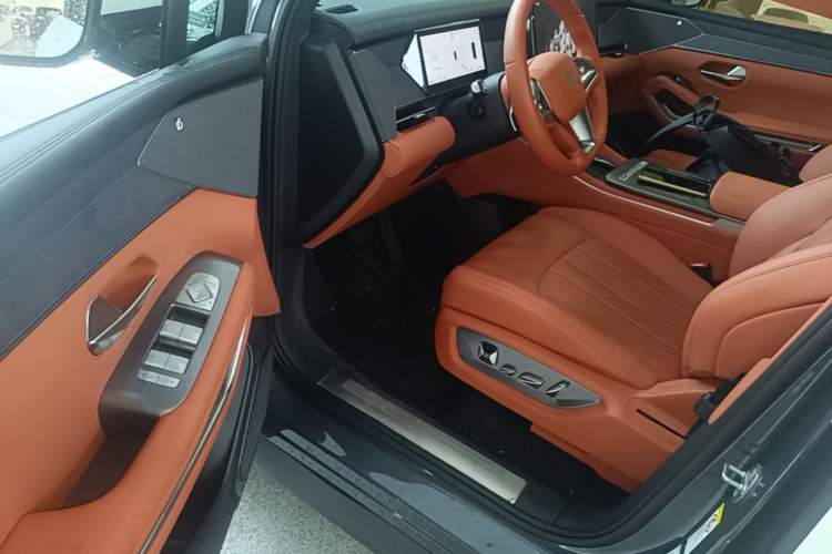 Used BYD Tang L 2025 EV 670KM LiDAR Flagship Version Driver Seat