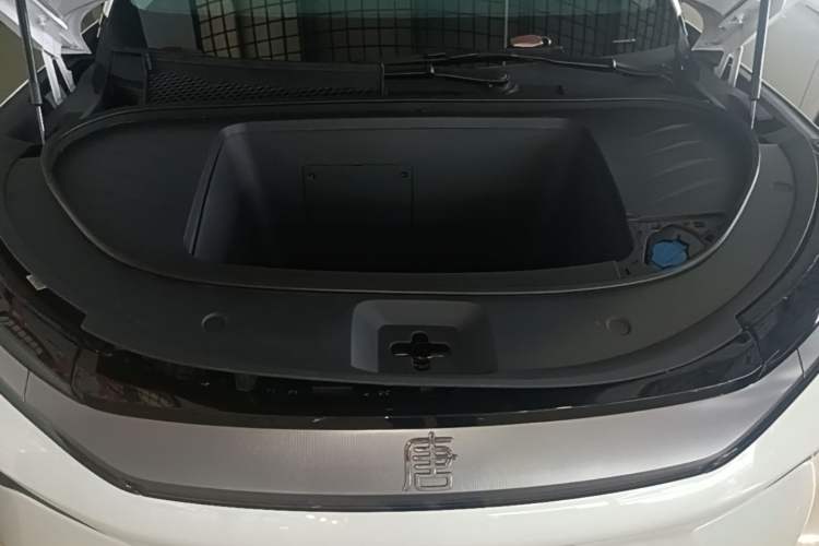 Used BYD Tang L 2025 EV with 670 km Range LiDAR and Premium Features Engine Bay