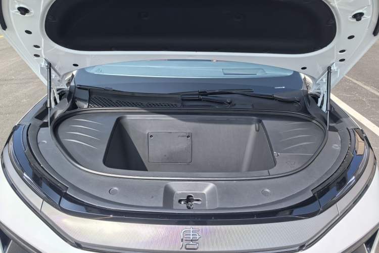 Used BYD Tang L 2025 EV 670KM LiDAR Flagship Version Engine Bay
