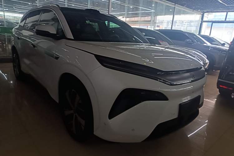 Used BYD Tang L 2025 EV with 670 km Range LiDAR and Premium Features Front Right 45 Deg