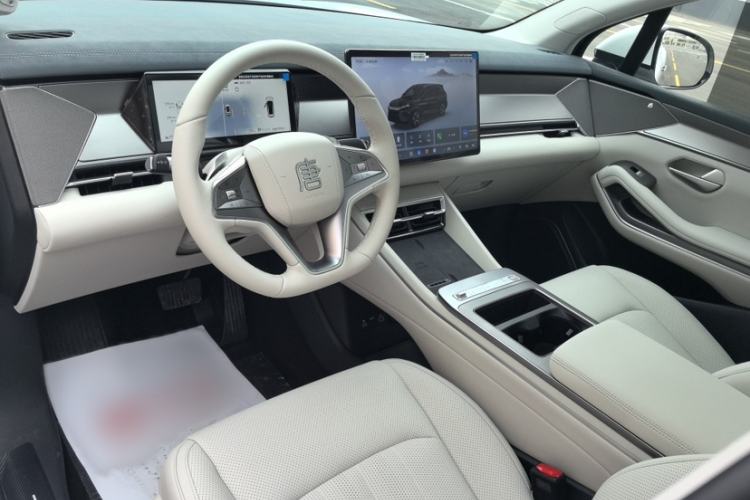 Used BYD Tang L 2025 EV with 670 km Range LiDAR and Premium Features Interior 1