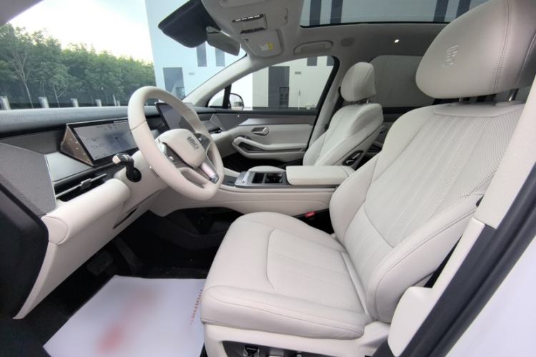 Used BYD Tang L 2025 EV with 670 km Range LiDAR and Premium Features Interior 2