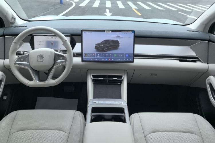 Used BYD Tang L 2025 EV with 670 km Range LiDAR and Premium Features Interior 4