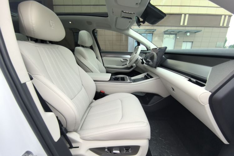 Used BYD Tang L 2025 EV with 670 km Range LiDAR and Premium Features Interior 7
