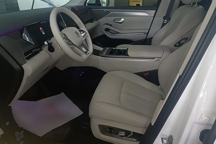 Used BYD Tang L 2025 EV with 670 km Range LiDAR and Premium Features Left Front Seat