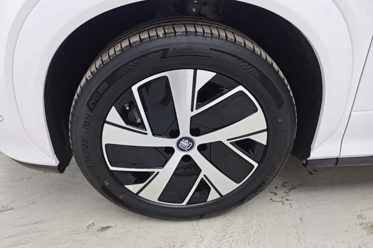 Used BYD Tang L 2025 DM 200KM Four-Wheel Drive LiDAR Flagship Model Left Front Wheel Hub