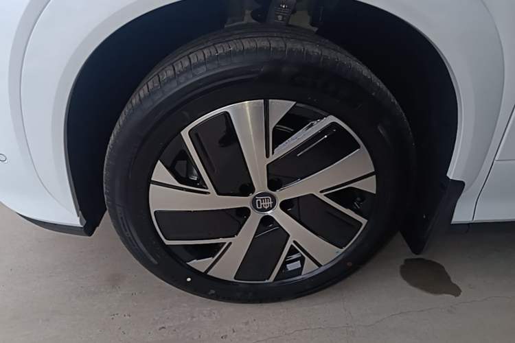 Used BYD Tang L 2025 EV 670KM LiDAR Flagship Version Left Front Wheel Hub