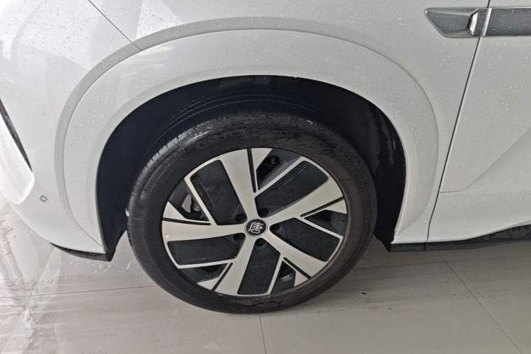 Used BYD Tang L 2025 EV 670KM LiDAR Flagship Version Left Front Wheel Hub