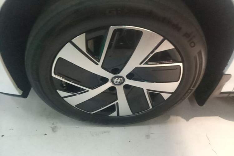 Used BYD Tang L 2025 DM 200KM Four-Wheel Drive LiDAR Flagship Model Left Front Wheel Hub