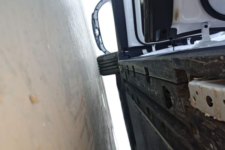 Used BYD Tang L 2025 DM 200KM Four-Wheel Drive LiDAR Flagship Model Left Side Sill