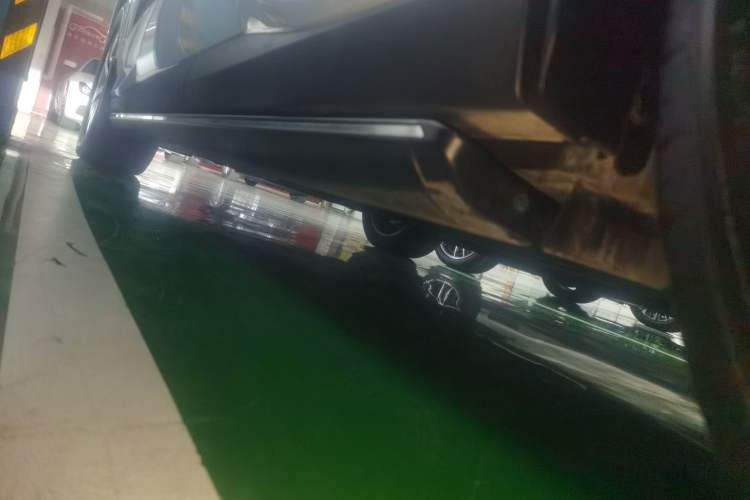 Used BYD Tang L 2025 DM 200KM Four-Wheel Drive LiDAR Flagship Model Left Side Sill