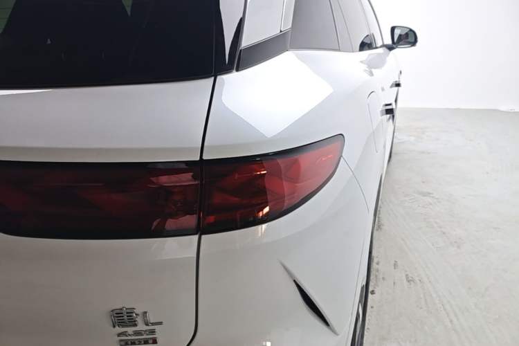 Used BYD Tang L 2025 DM 200KM Four-Wheel Drive LiDAR Flagship Model Right Rear Taillight