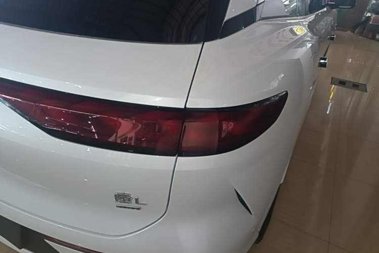 Used BYD Tang L 2025 EV with 670 km Range LiDAR and Premium Features Right Rear Taillight