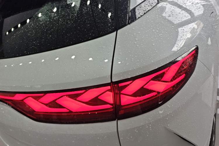 Used BYD Tang L 2025 EV 670KM LiDAR Flagship Version Right Rear Taillight