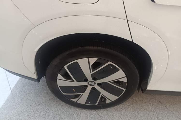 Used BYD Tang L 2025 EV 670KM LiDAR Flagship Version Right Rear Wheel Hub
