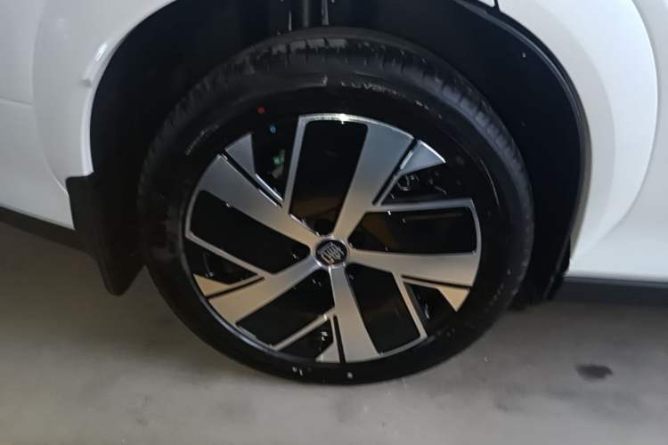 Used BYD Tang L 2025 EV 670KM LiDAR Flagship Version Right Rear Wheel Hub