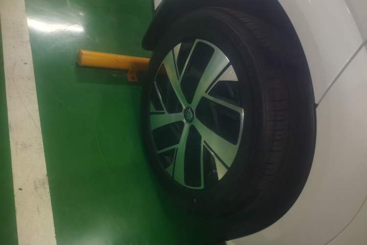 Used BYD Tang L 2025 DM 200KM Four-Wheel Drive LiDAR Flagship Model Right Rear Wheel Hub