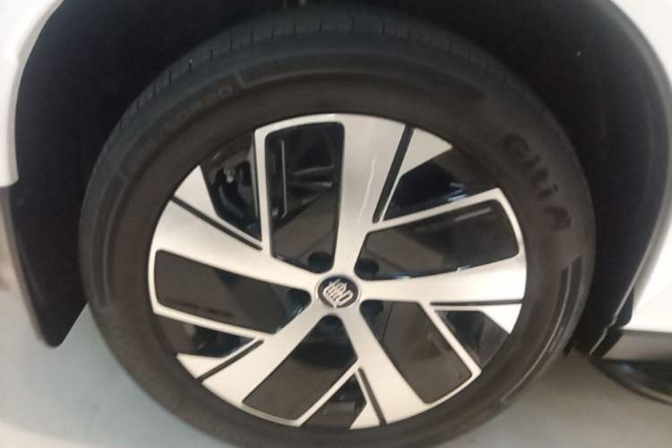 Used BYD Tang L 2025 DM 200KM Four-Wheel Drive LiDAR Flagship Model Right Rear Wheel Hub