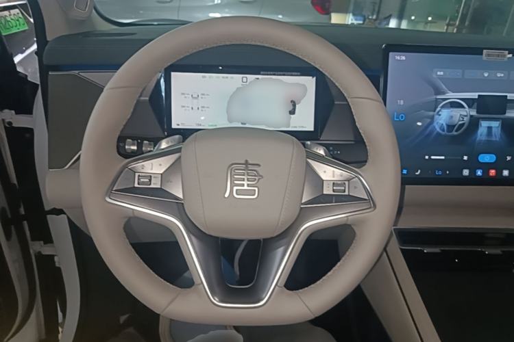 Used BYD Tang L 2025 EV with 670 km Range LiDAR and Premium Features Steering Wheel