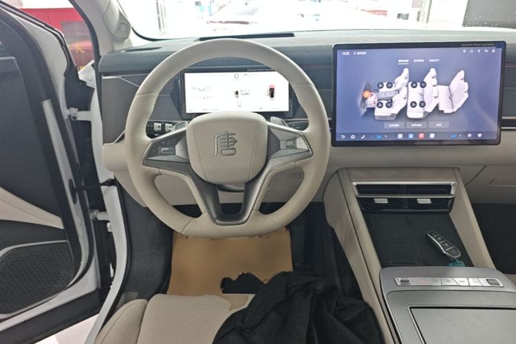Used BYD Tang L 2025 EV 670KM LiDAR Flagship Version Steering Wheel
