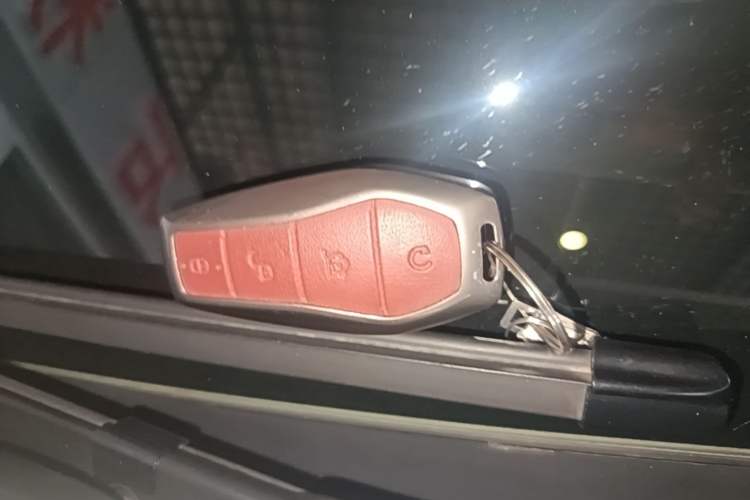 Used BYD Tang L 2025 EV with 670 km Range LiDAR and Premium Features Vehicle Key