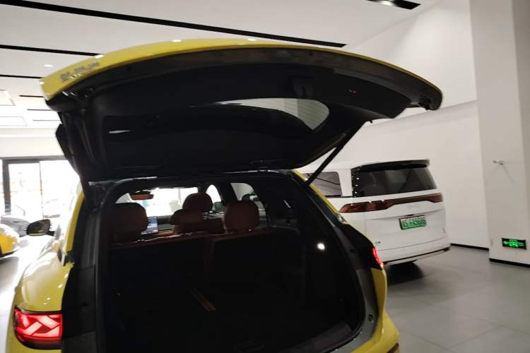 Used BYD Tang L 2025 DM 175KM Drone Player Edition Trunk