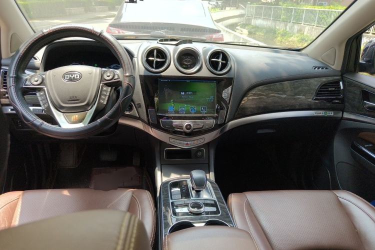 Used BYD Tang New Energy 2015 2.0T Four-Wheel-Drive Flagship Model Center Console