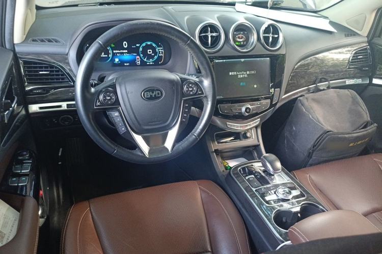 Used BYD Tang New Energy 2015 2.0T Four-Wheel-Drive Flagship Model Center Console