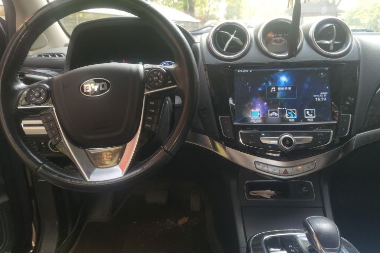Used BYD Tang New Energy 2015 2.0T Four-Wheel-Drive Flagship Model Center Console