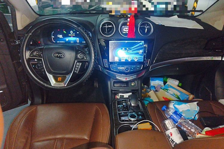 Used BYD Tang New Energy 2015 2.0T Four-Wheel-Drive Flagship Model Center Console