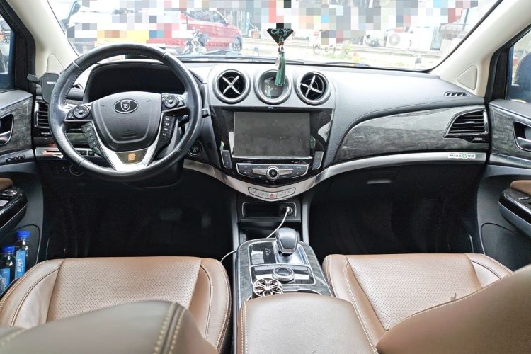 Used BYD Tang New Energy 2015 2.0T Four-Wheel-Drive Flagship Model Center Console